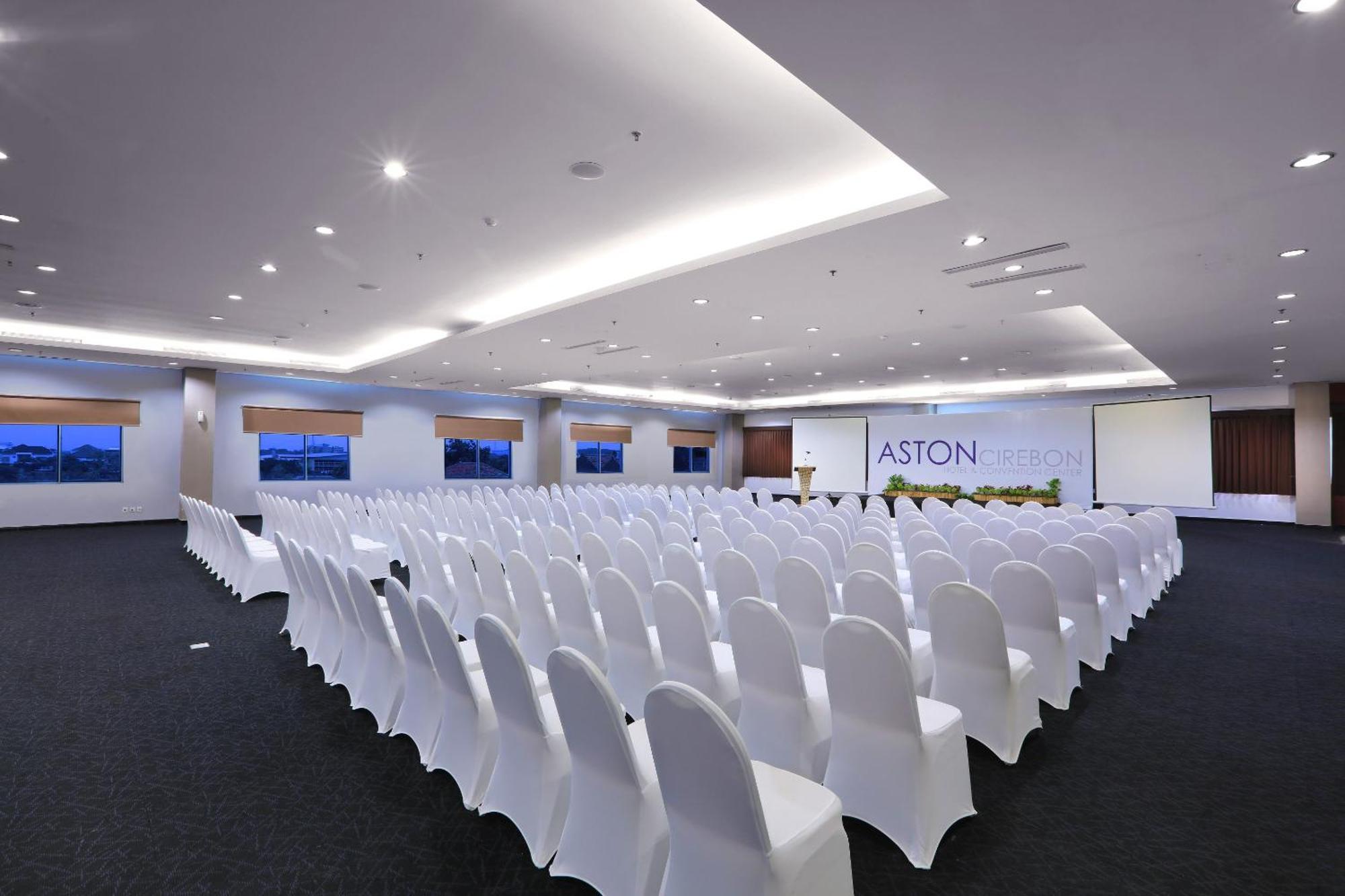 Aston Cirebon Hotel y Centro de Convenciones Exterior foto